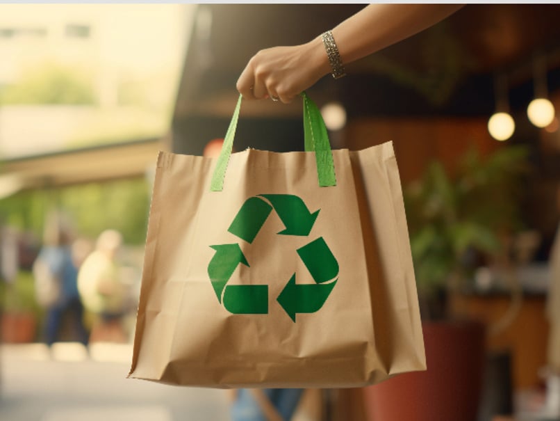 Recycle logo on shopping bag